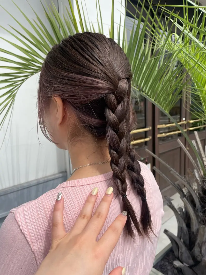 ミディアム 佐々木 彩羽のヘアスタイル