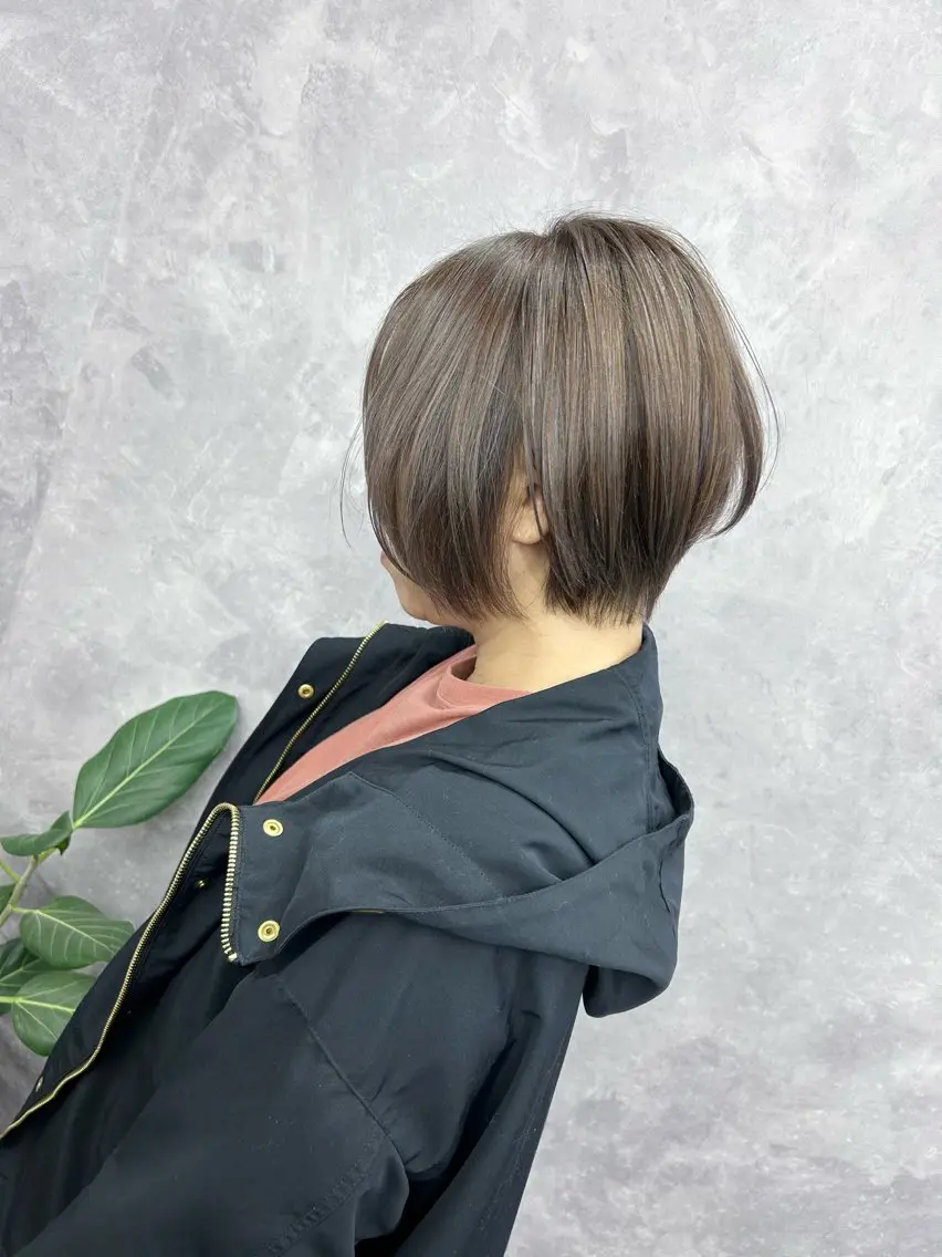 ショート ラベンダーベージュ カット ヘアカラー AN'TIA小作代表 ⭐︎kazuma⭐︎のヘアスタイル