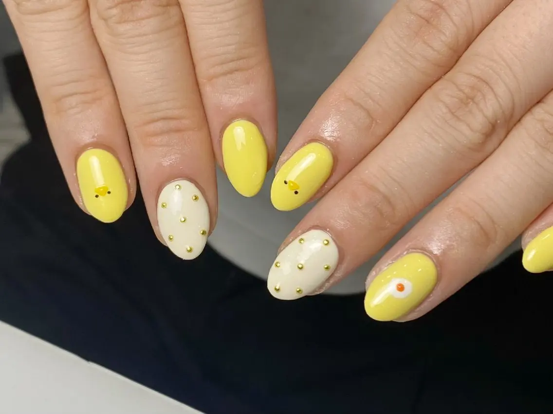 ネイル チークネイル フレンチネイル ジェルネイル ガーリー キラキラネイル ハンドネイル UM Nail Salonのネイルデザイン