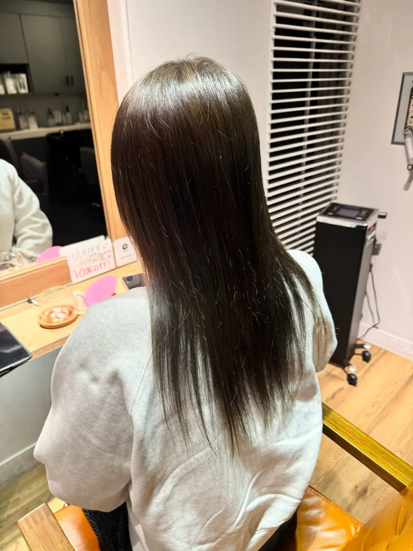 ロング カラー グレージュ オリーブグレージュ オリーブグレー ヘアカラー トリートメント ツキダテ ユイのヘアスタイル