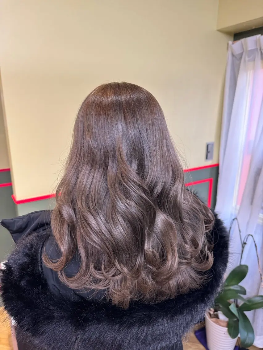ロング カラー 米倉 麻衣のヘアスタイル