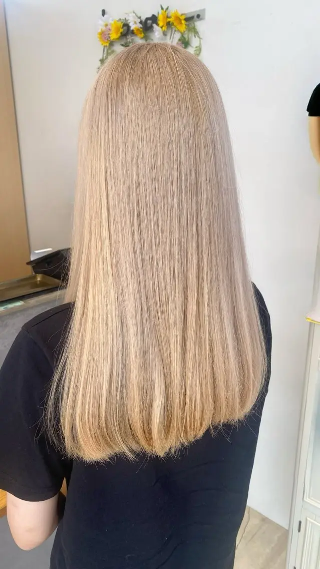 ロング カラー ベージュカラー ブリーチ ブロンド ブロンドベージュ ハイトーンカラー ヘアカラー 🦋透明感カラー🦋 CHIHARUのヘアスタイル