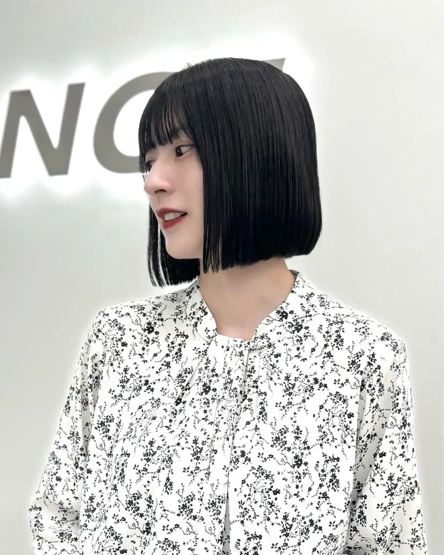 ショート カラー ヘアアレンジ カット 縮毛矯正 トリートメント 縮毛矯正🤍 ボブ/ HIKARIのヘアスタイル