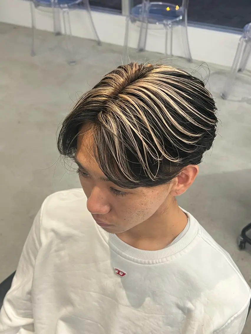 カラー メンズ デザインカラー 小松崎 翔太のヘアスタイル