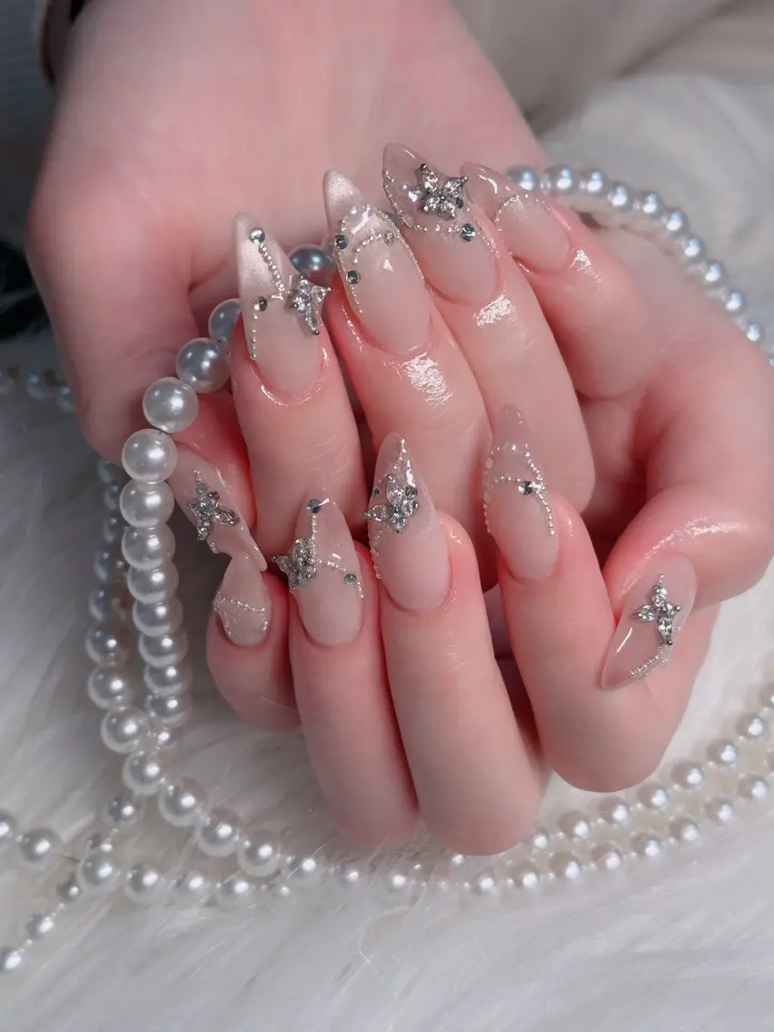 ネイル オーロラネイル フレンチネイル ジェルネイル ハロウィン キラキラネイル H.baby Nail Salonのネイルデザイン