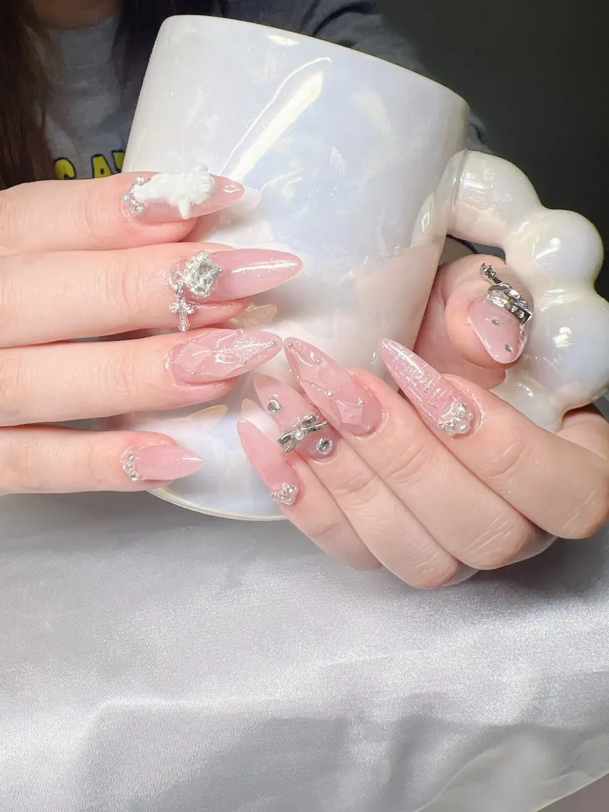 ネイル 長さ出し グラデーション 卒業式 キラキラネイル マグネットネイル Lee Nailsのネイルデザイン