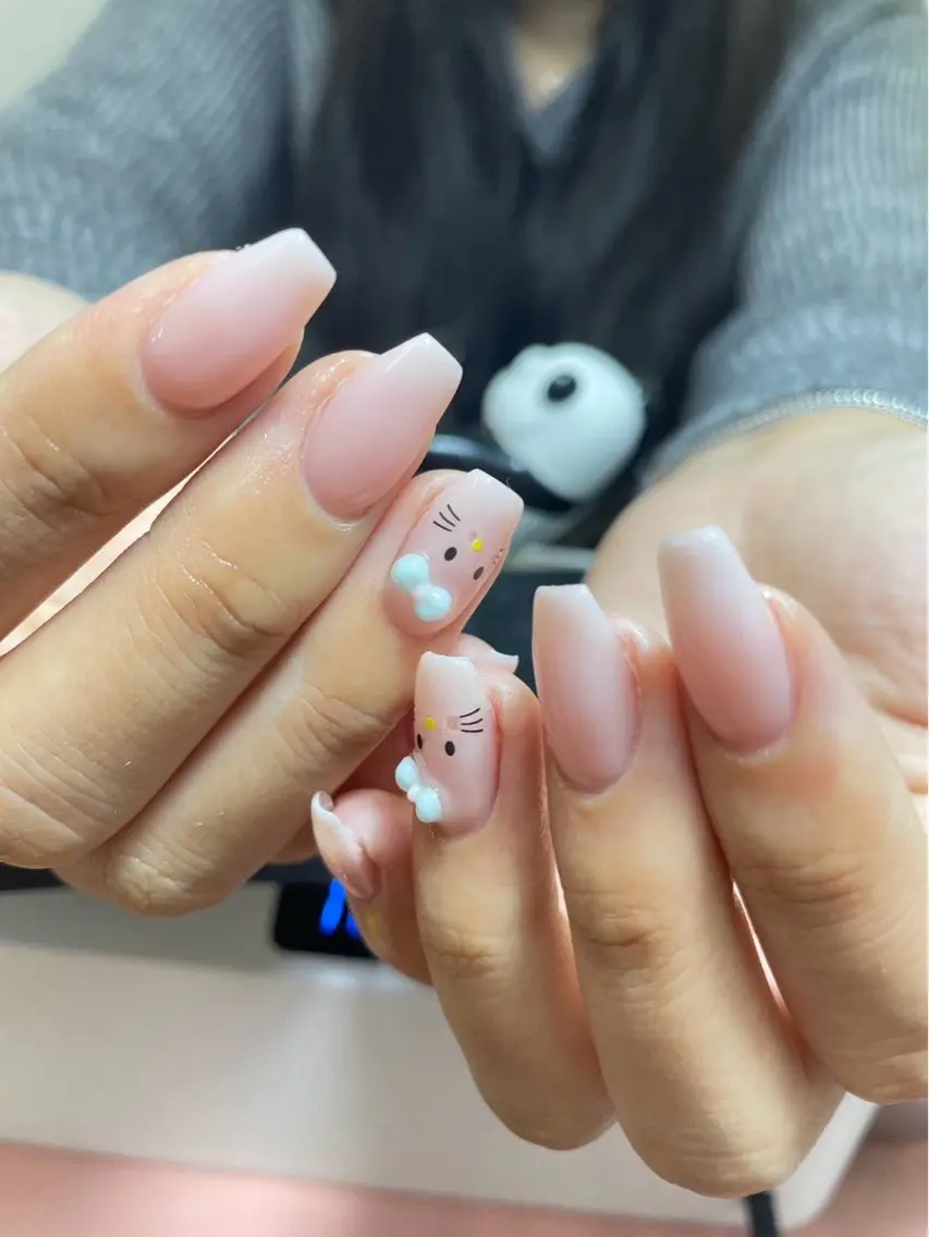 ネイル チークネイル 長さ出し フットネイル ジェルネイル 卒業式 𝓐𝓷𝓻𝓲 XiinhNailのネイルデザイン