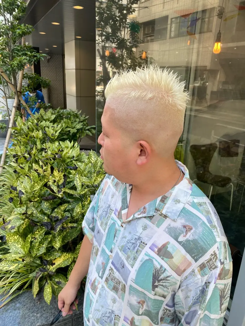 ショート カラー メンズ メンズブリーチ フェードカット スキンフェード ブリーチ トリートメント Riganuts王子 Hayato✂︎のヘアスタイル