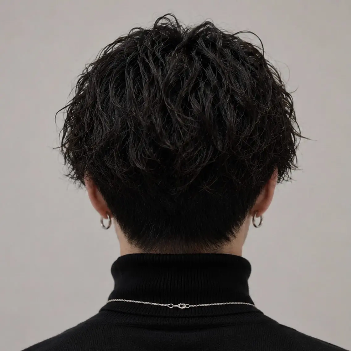 ミディアム パーマ メンズ センターパート カット パーマ メンズ特化カットパー マカラー坂田柊のヘアスタイル