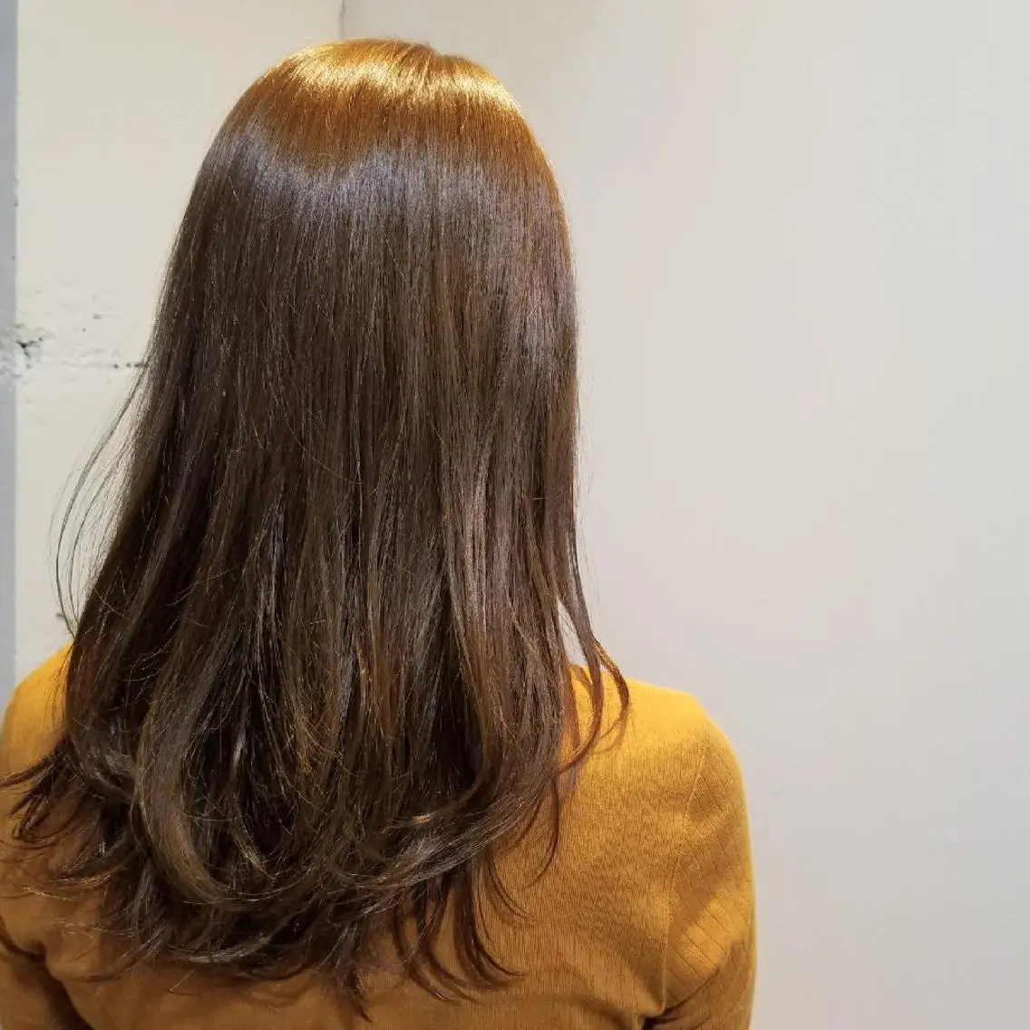 セミロング カラー ブリーチ ブリーチなしカラー RIKA韓国ヘア/く びれヘア/上品カラーのヘアスタイル
