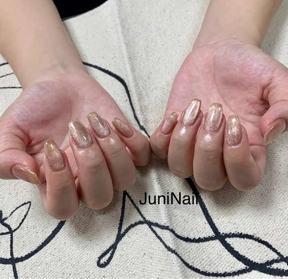 ネイル オーロラネイル フラッシュネイル 氷ネイル・うるうるネイル キラキラネイル 韓国ネイル ハンドネイル JuniNail 주니네일🇰🇷suのネイルデザイン