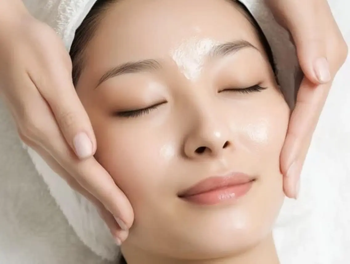 【全顔Wax】古い角質とムダ毛除去のピーリング効果でツヤツヤ透明肌🫧の写真