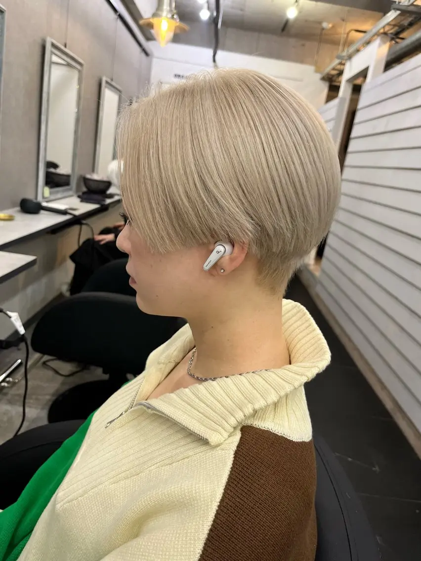 ショート カラー ベージュカラー ホワイトベージュ カット ヘアカラー トリートメント ブリーチ有無Wカラー メンズパーマ大成のヘアスタイル