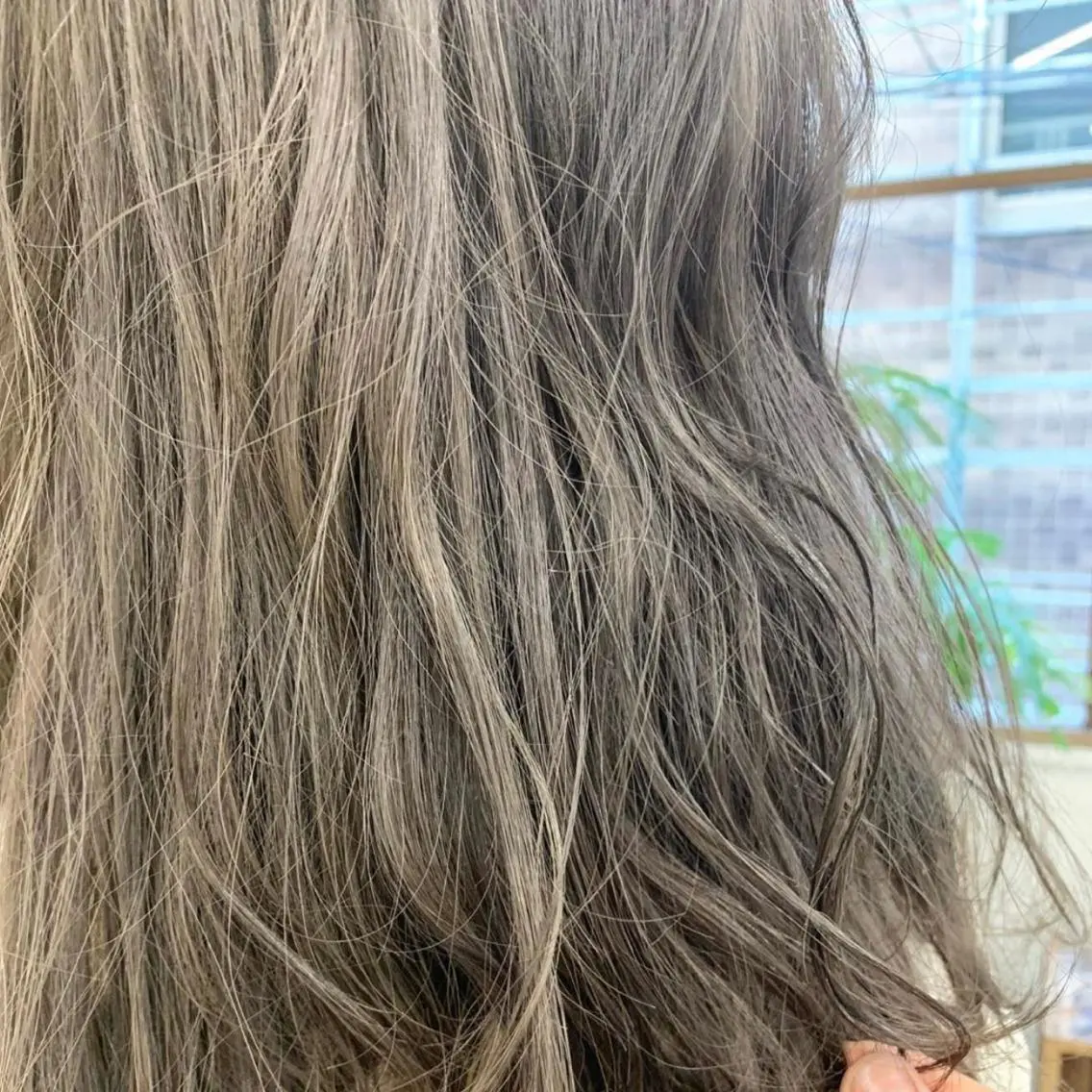 ミディアム カラー ヘアアレンジ グレージュ 眉毛ワックス konomiの眉毛・アイブロウイメージ