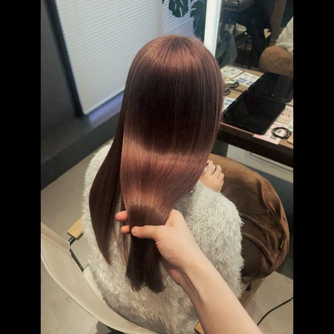 ロング カラー ブリーチ ヘアカラー 彩名/透明感カラー/ レイヤーカットのヘアスタイル
