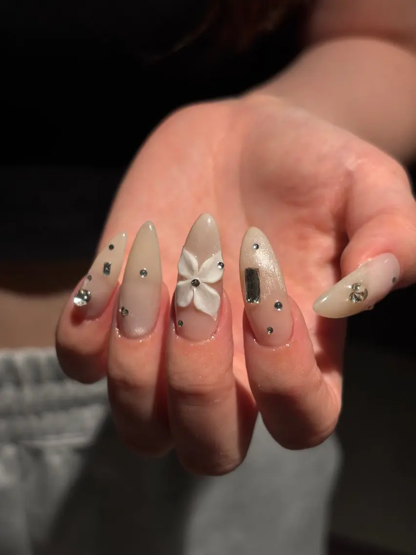 ロング One ♡ YUKINEのネイルデザイン