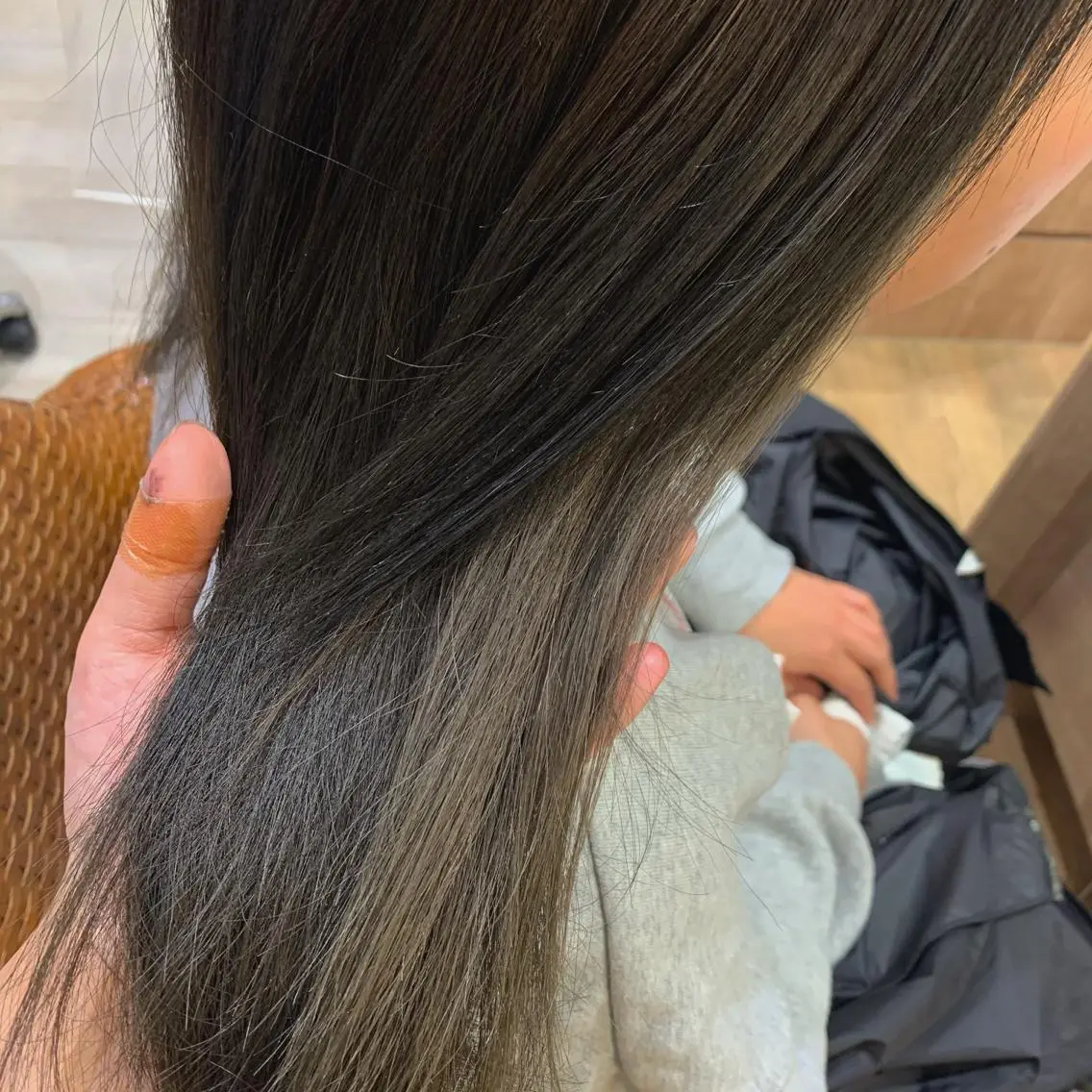 ロング ヘアカラー 潟上 菜摘のヘアスタイル