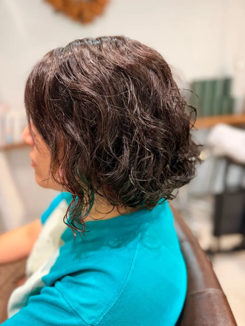 カラー ブルーカラー ピンクカラー 手話/耳が聞こえない 🦻🏻/山本しずほのヘアスタイル