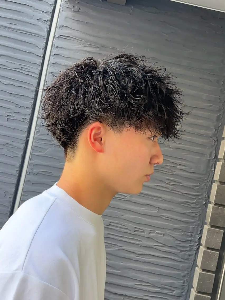 ショート パーマ メンズ フェザーパーマ マッシュ メンズパーマ ツイストスパイラルパーマ レイヤーカット カット パーマ なりたひろと / シャドウパーマのヘアスタイル