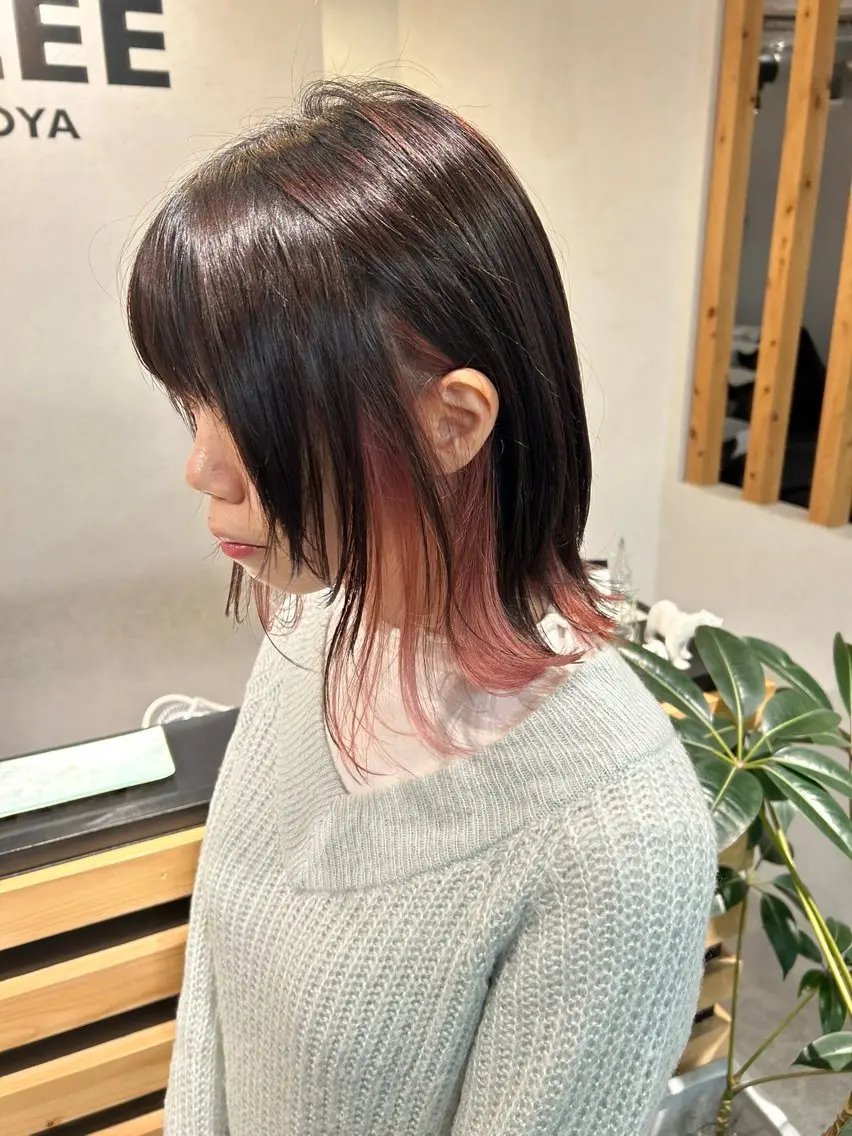 ミディアム カラー ピンクカラー ヘアカラー トリートメント ウルフカット レイヤーカット上柿のヘアスタイル