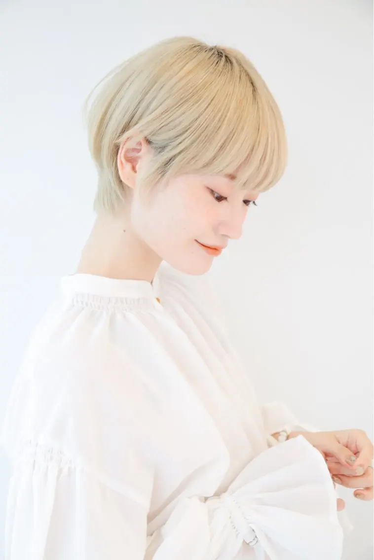 ショート カラー ショートボブ ベージュカラー ブリーチ 透明感カラー ミルクティーベージュ ヘアカラー トリートメント 門田 恭弥のヘアスタイル
