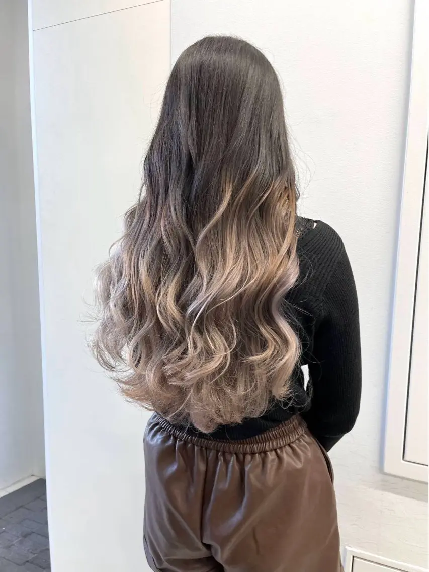 ロング カット ヘアカラー トリートメント Cielo by Siestaのヘアスタイル