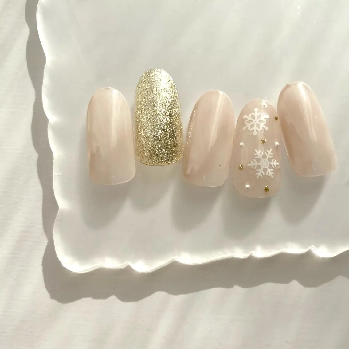 ネイル ゴールド シンプルネイル 冬ネイル Aoi💅🏻 表参道のネイルデザイン