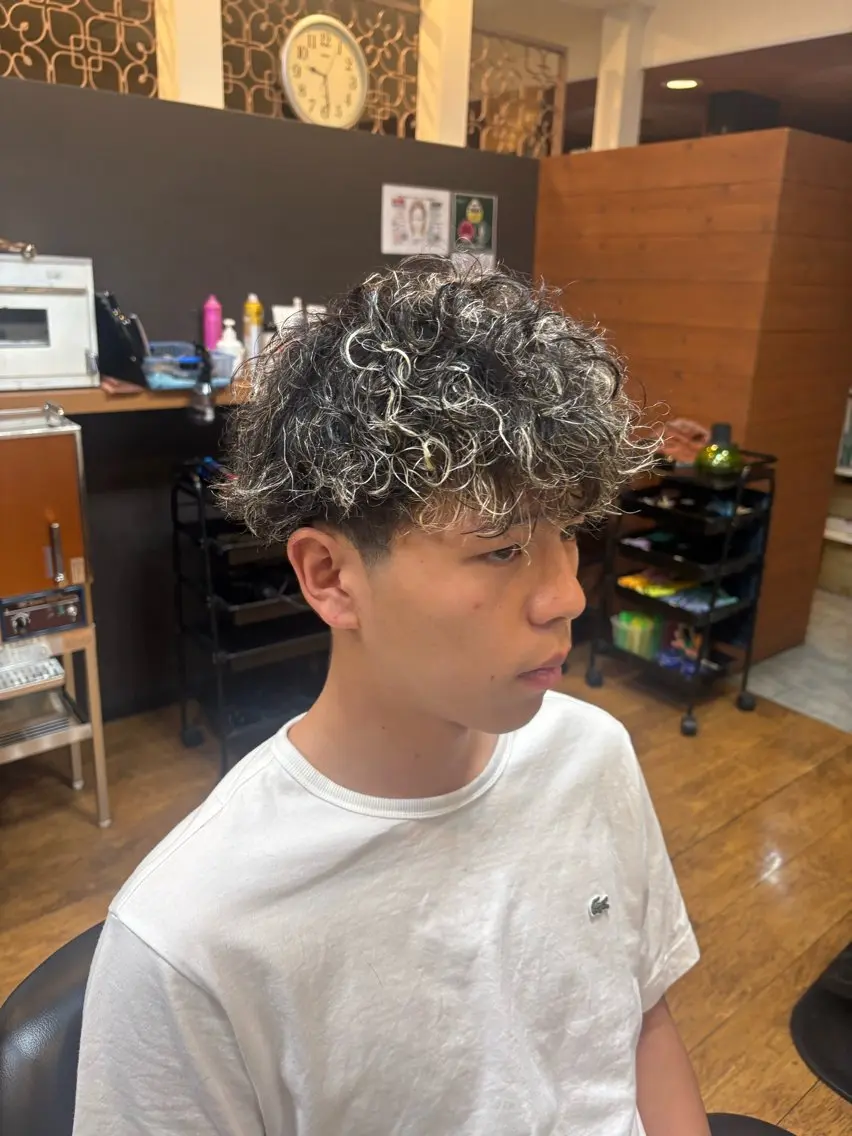 ショート パーマ 小野 伊吹のヘアスタイル