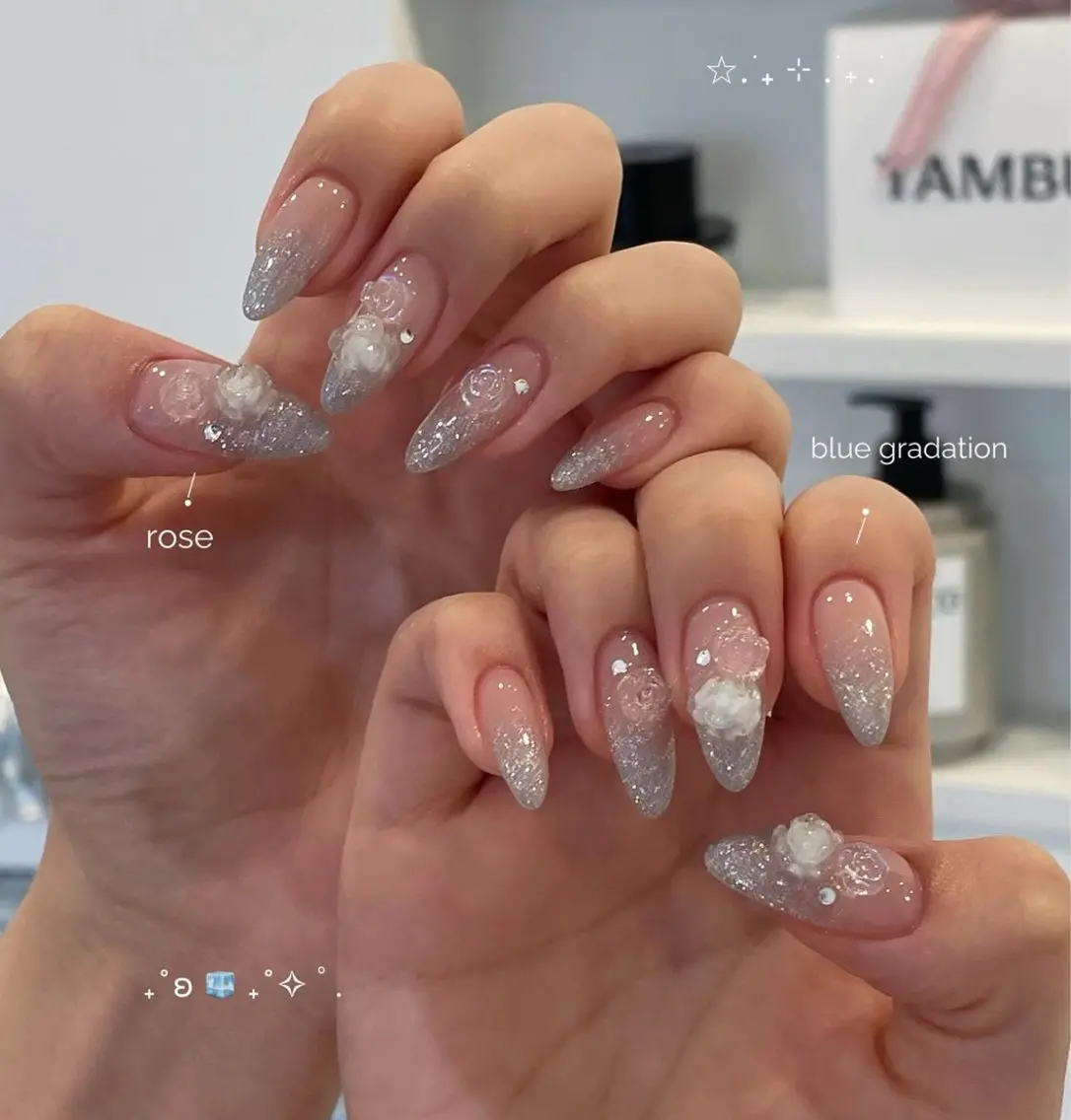 ネイル ブルー グラデーション キラキラネイル ハンドネイル BERA NAILSのネイルデザイン