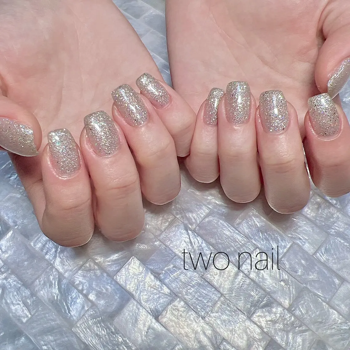 ネイル オーロラネイル キラキラネイル ネイルチップ ホワイト ハンドネイル two nailのネイルデザイン