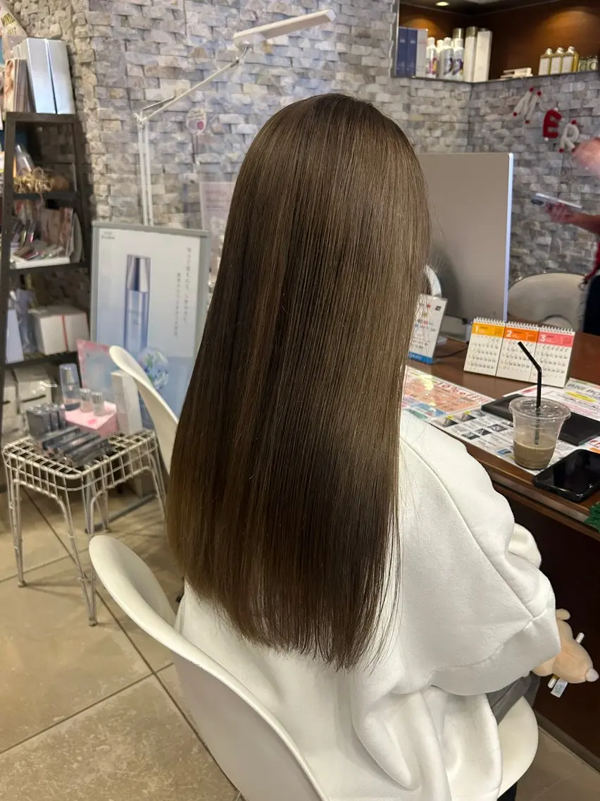 ロング カラー 丸山 莉世のヘアスタイル