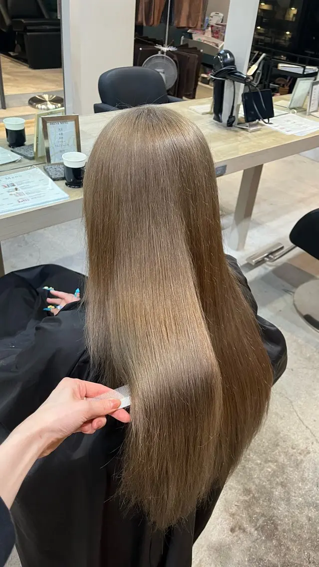 ロング カラー Lia 瑠莉花のヘアスタイル