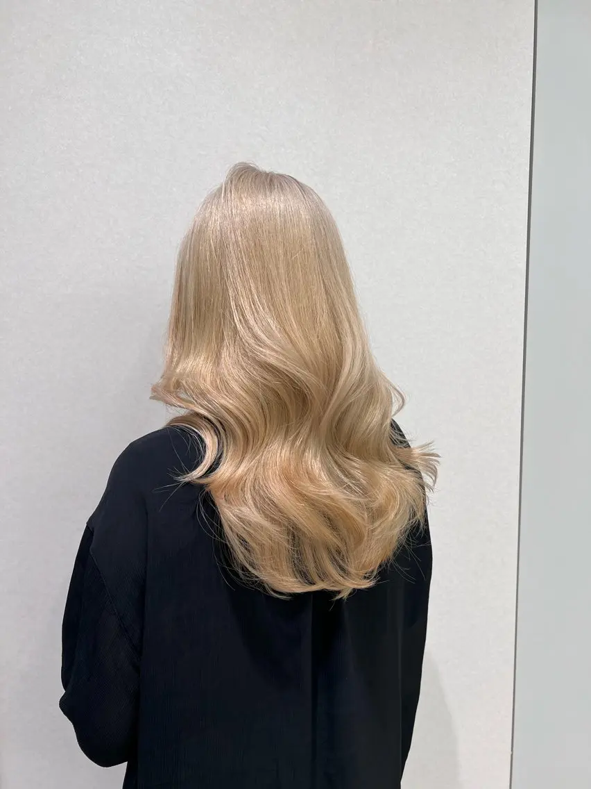 ロング カラー ブリーチカラー COA YUZUのヘアスタイル