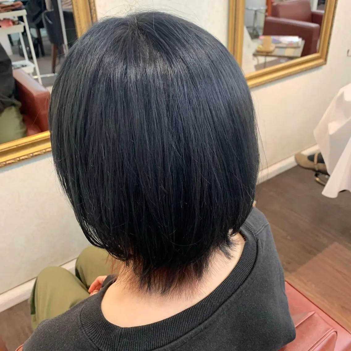 ショート カラー ヘアアレンジ ブルーカラー ネイビーカラー ハセガワ セイカのエステ・リラクイメージ