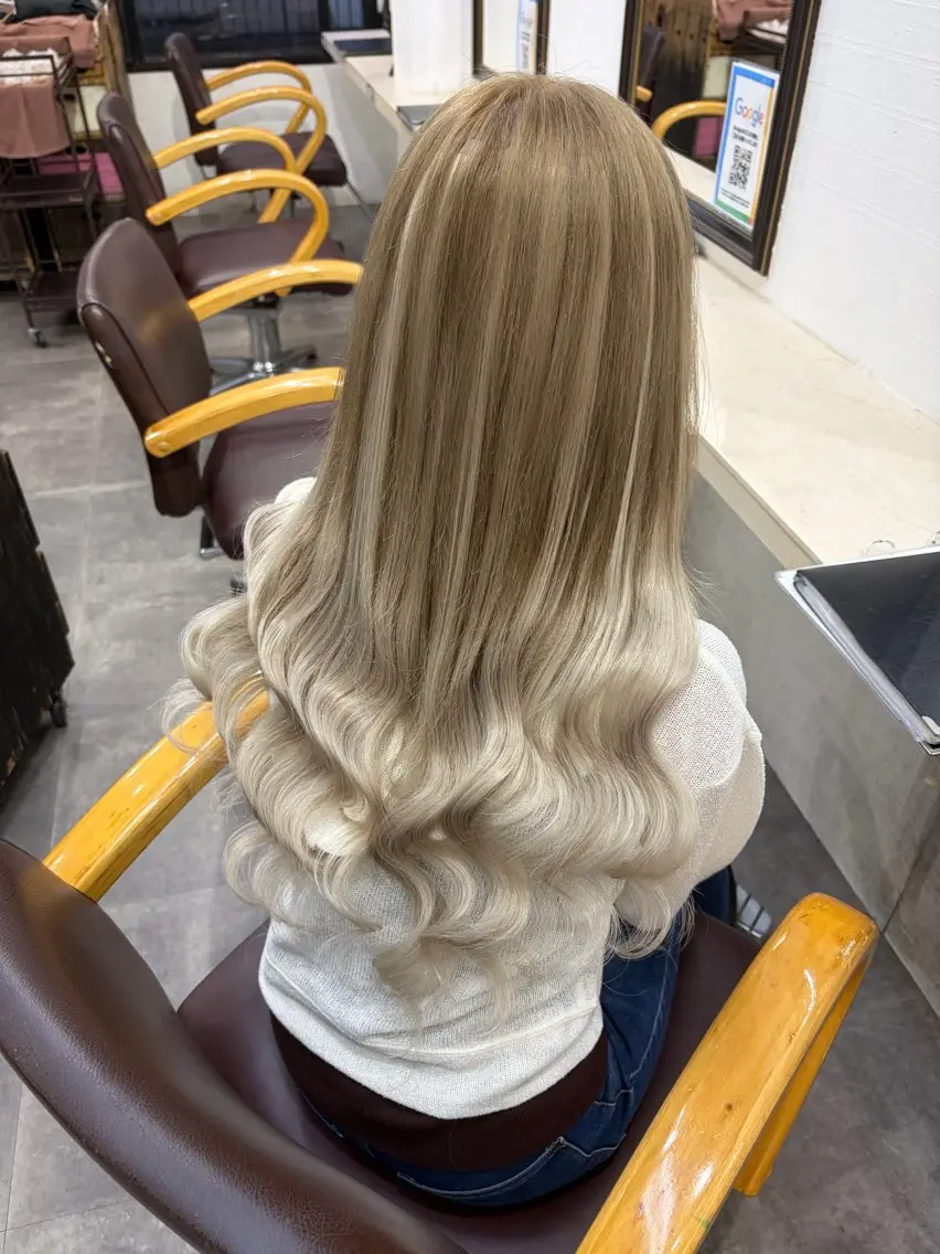 セミロング ヘアカラー エクステ ⭐️U-topia ⭐️和泉田 りさ⭐️のヘアスタイル