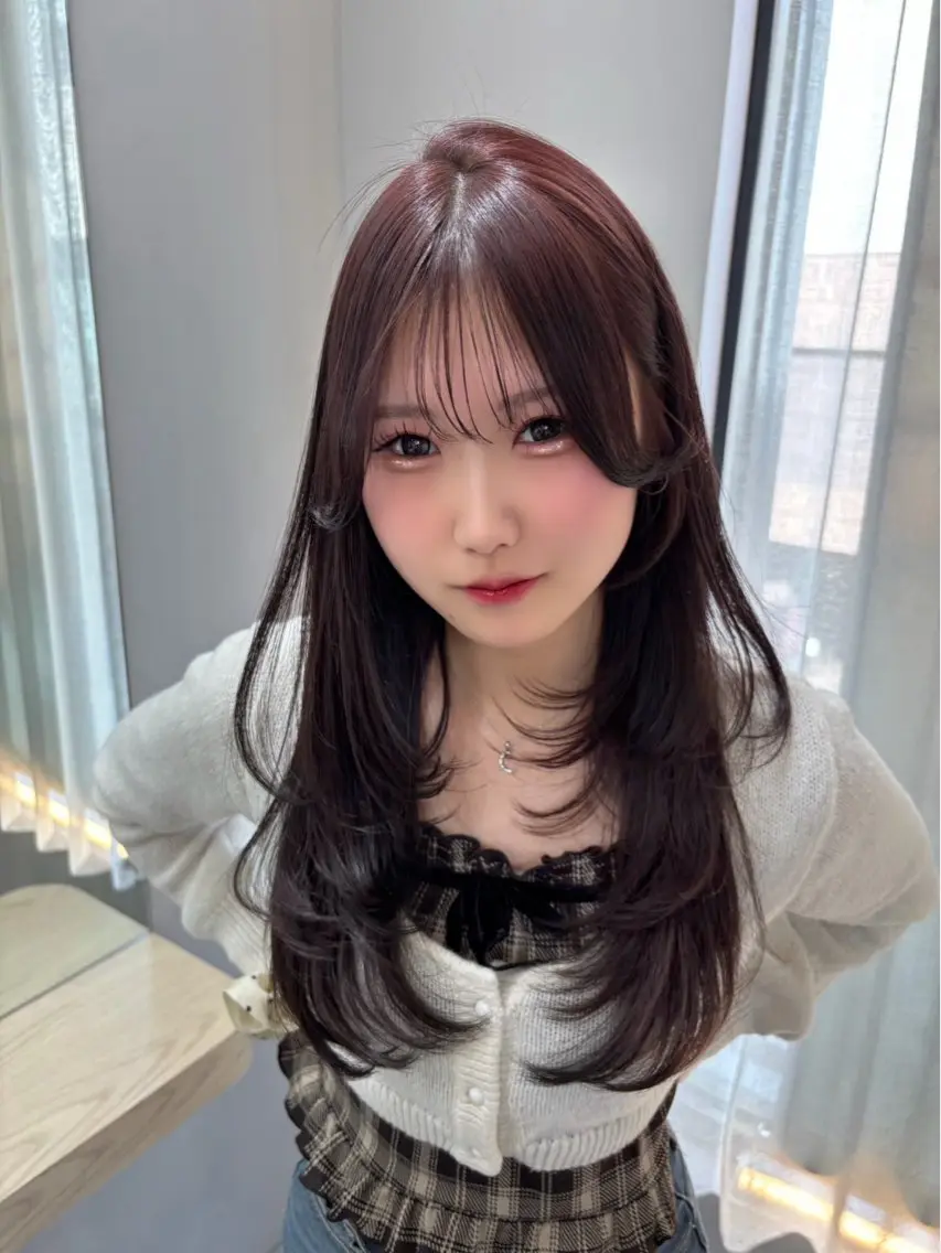 ロング くびれヘア ハッシュカット レイヤーカット 小顔カット カット ヘアカラー RYOTA レイヤー 中明度カラー/縮毛のヘアスタイル