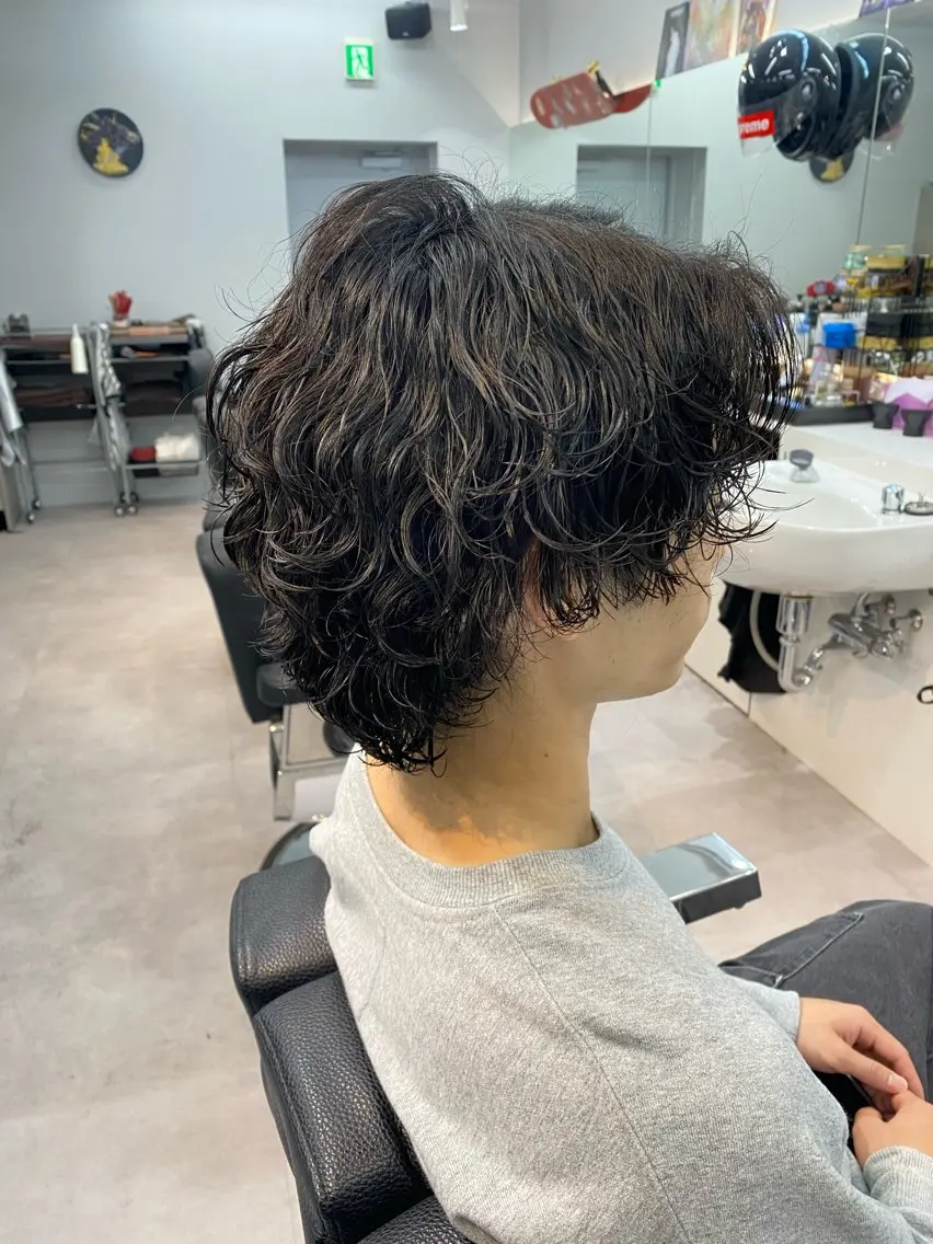 ショート パーマ ヘアアレンジ メンズ メンズパーマ 波巻きパーマ メンズウルフカット ウルフカット フェードモデル限定 🔥高円寺Maiのヘアスタイル