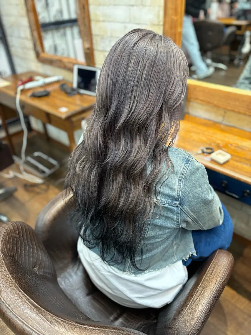 ロング カラー 黒髪 ブリーチ シルバー 小顔似合わせカット ┊︎*AYANO*のヘアスタイル