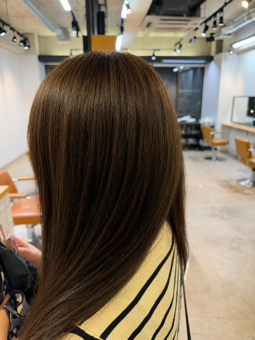 セミロング カラー ブラウンカラー ナチュラルブラウン ヘアカラー 髪に優しい 透明感ワンカラー🫧のヘアスタイル