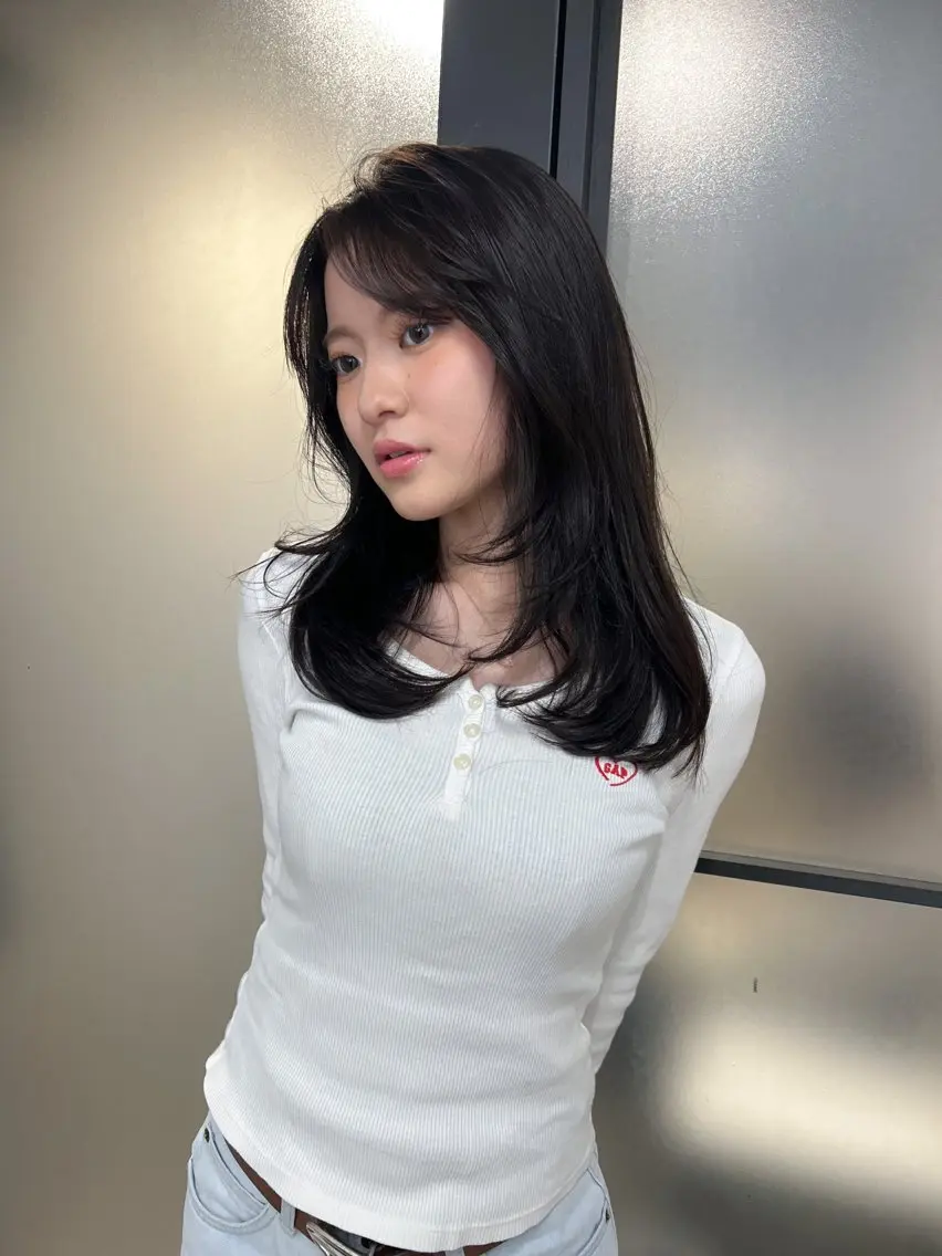 ロング カラー 黒髪 AKO .のヘアスタイル