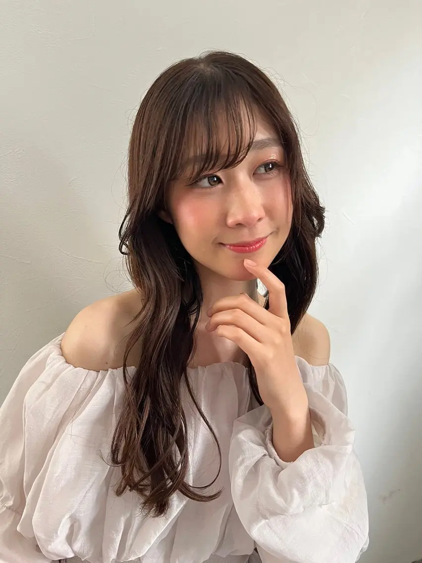 ロング ヘアカラー 原口 桃歌のヘアスタイル
