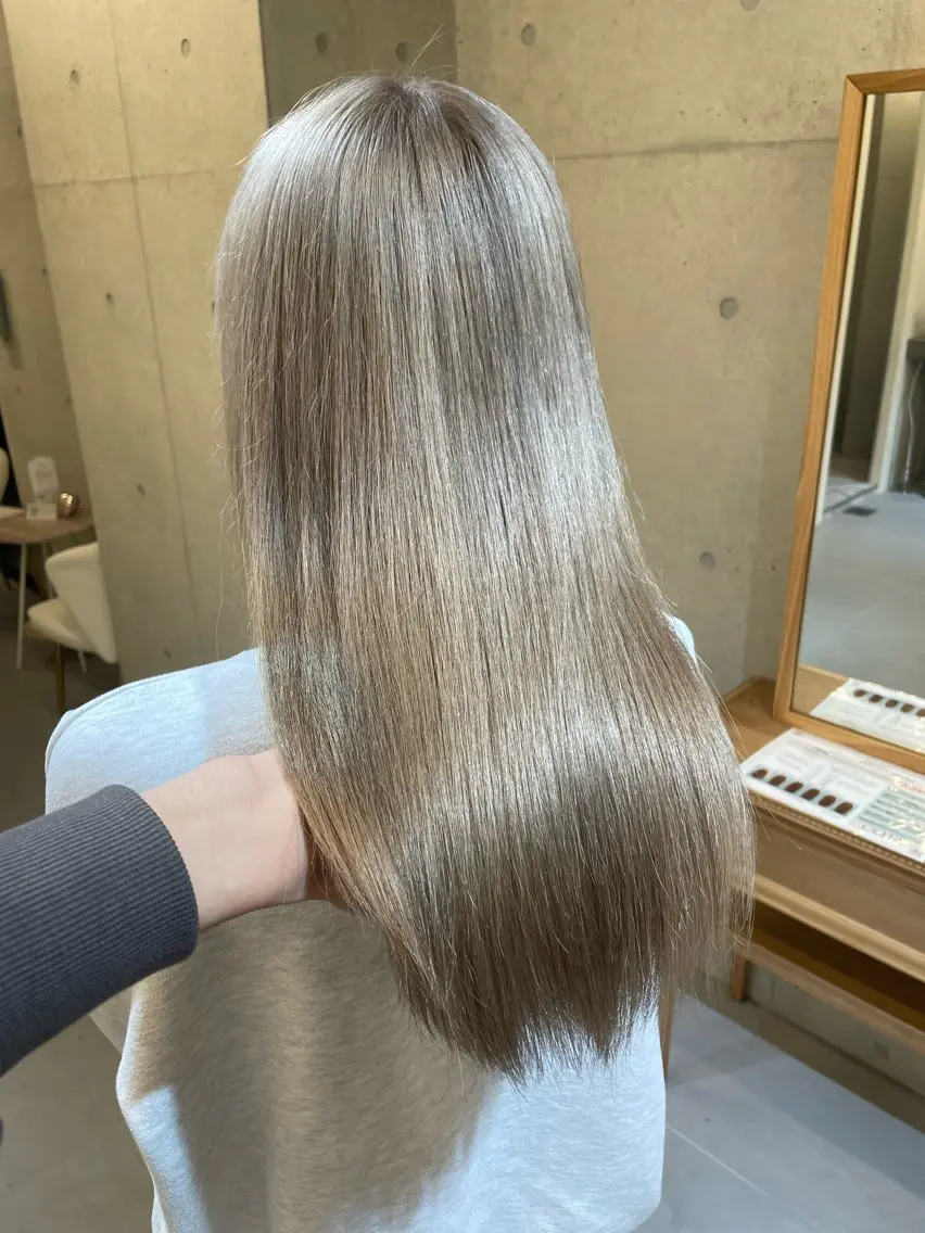 セミロング カラー ブリーチ ヘアカラー トリートメント 羽田翔大/ブリーチ/ レイヤー/店長のヘアスタイル