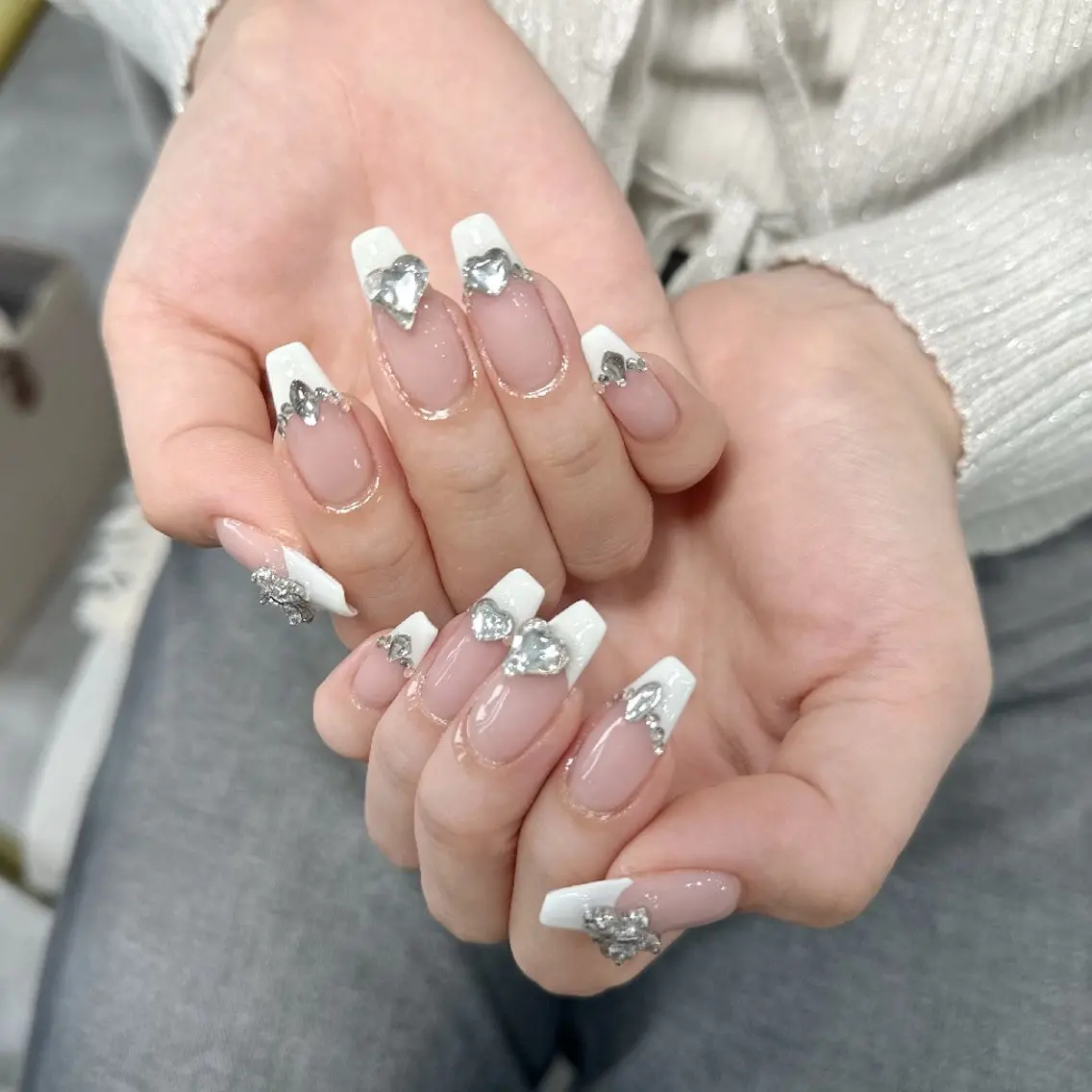ネイル チークネイル フレンチネイル ジェルネイル ガーリー キラキラネイル ハンドネイル UM Nail Salonのネイルデザイン