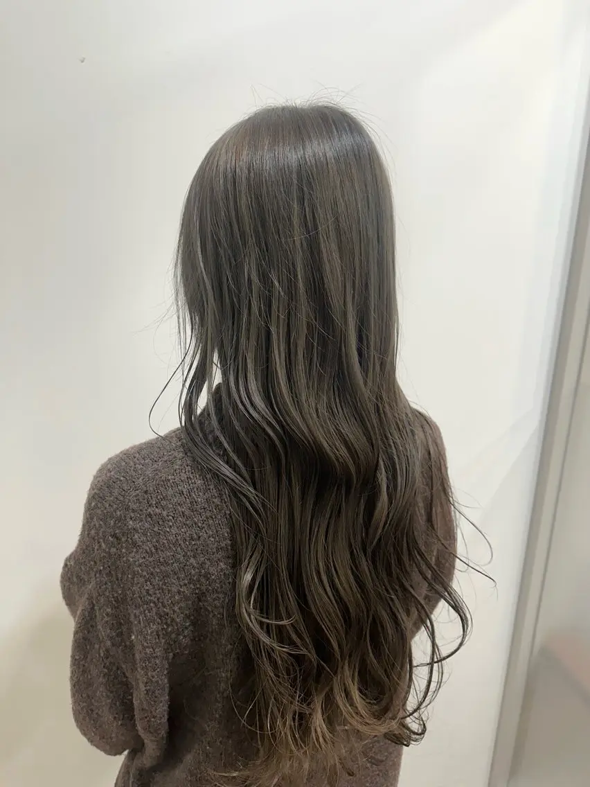 ロング カラー 透明感カラー カット ヘアカラー トリートメント あべ ゆうかのヘアスタイル