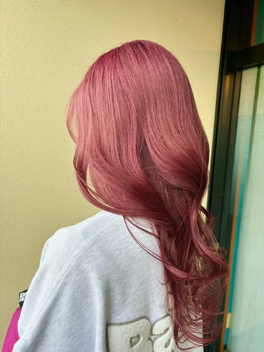 ロング カラー ピンクカラー カット ヘアカラー トリートメント 下河 美友のヘアスタイル