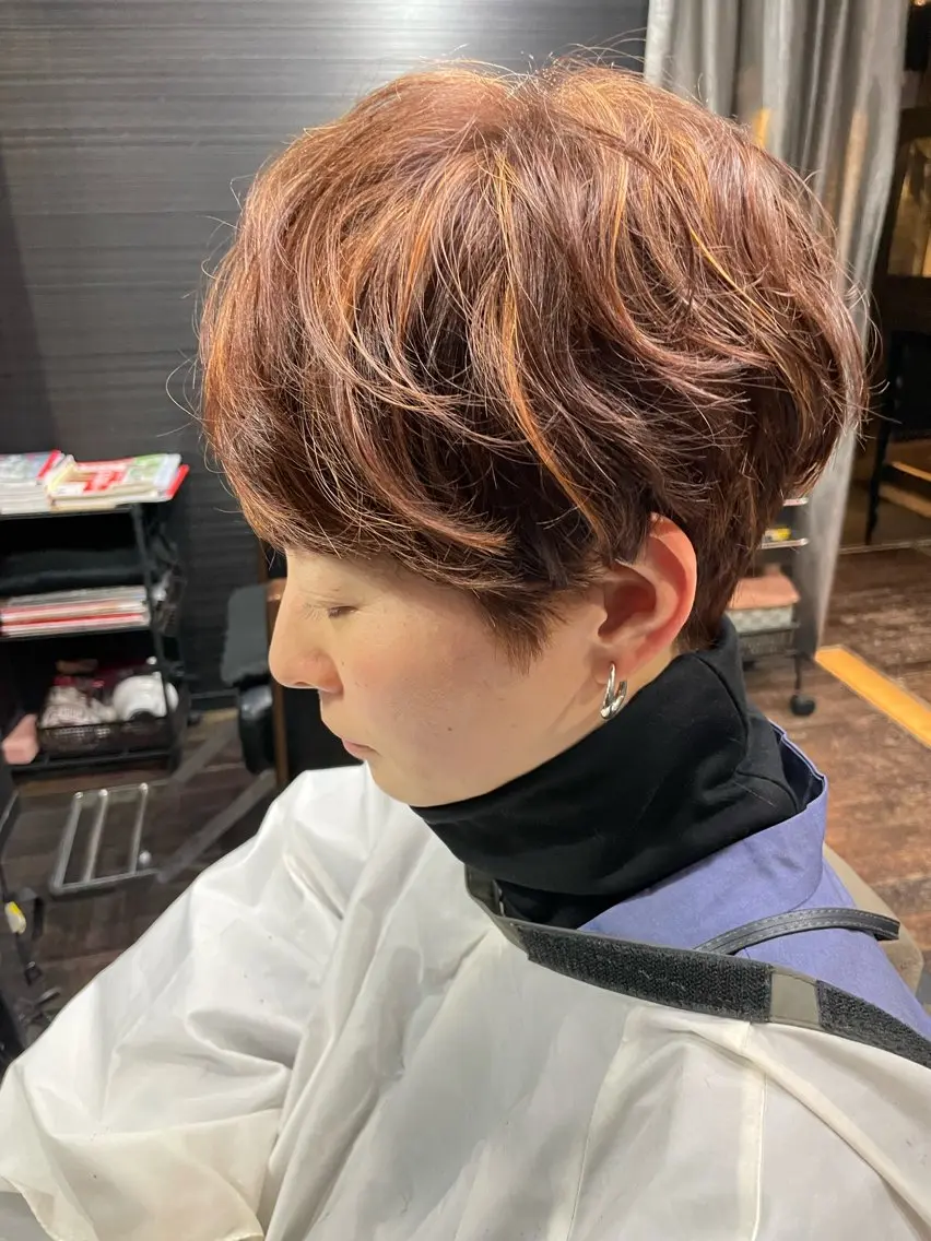 ショート カラー ハイライトカラー オレンジ 外国人風カラー ハイライト ショートヘア カット ヘアカラー 山本 雅由のヘアスタイル