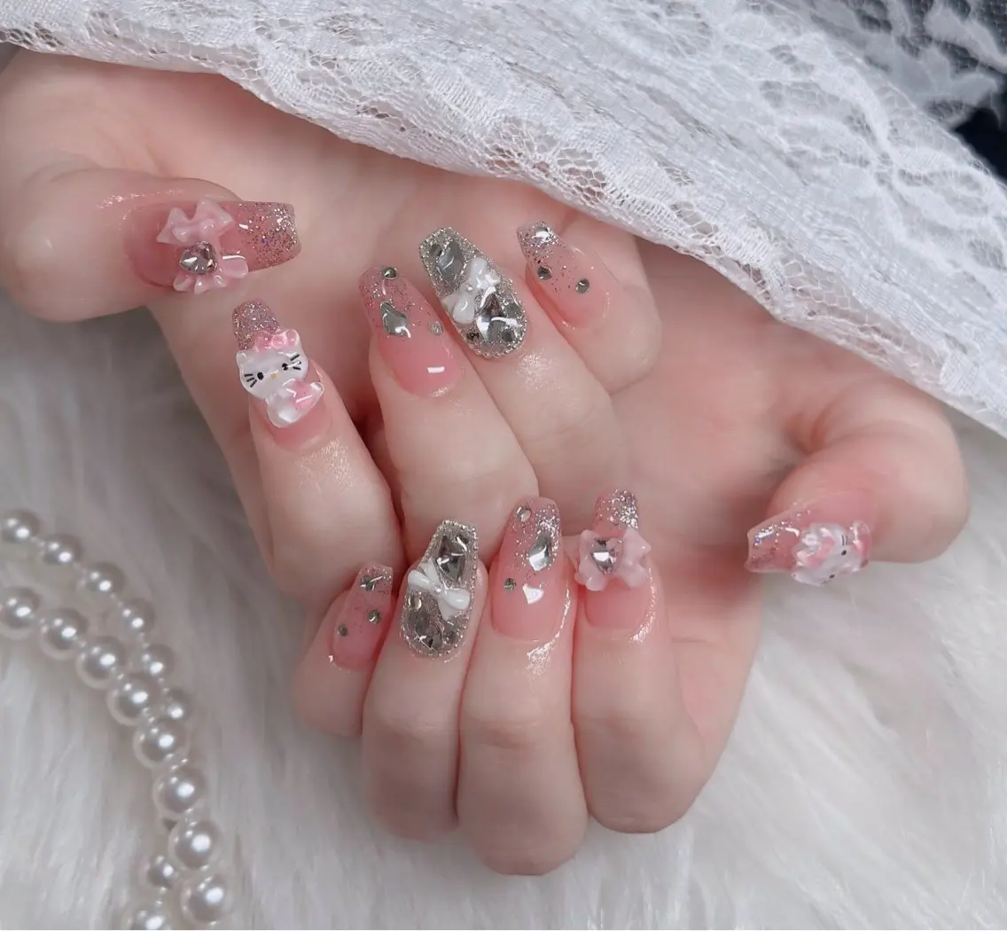 ネイル オーロラネイル フレンチネイル ジェルネイル ハロウィン キラキラネイル H.baby Nail Salonのネイルデザイン