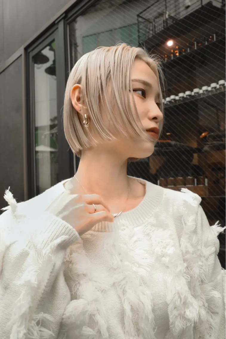 カット＋ケアブリーチ＋透明感カラー『ケアブリーチ リタッチ グリーン ホワイトカラー ブリーチ ダブルカラー』の写真