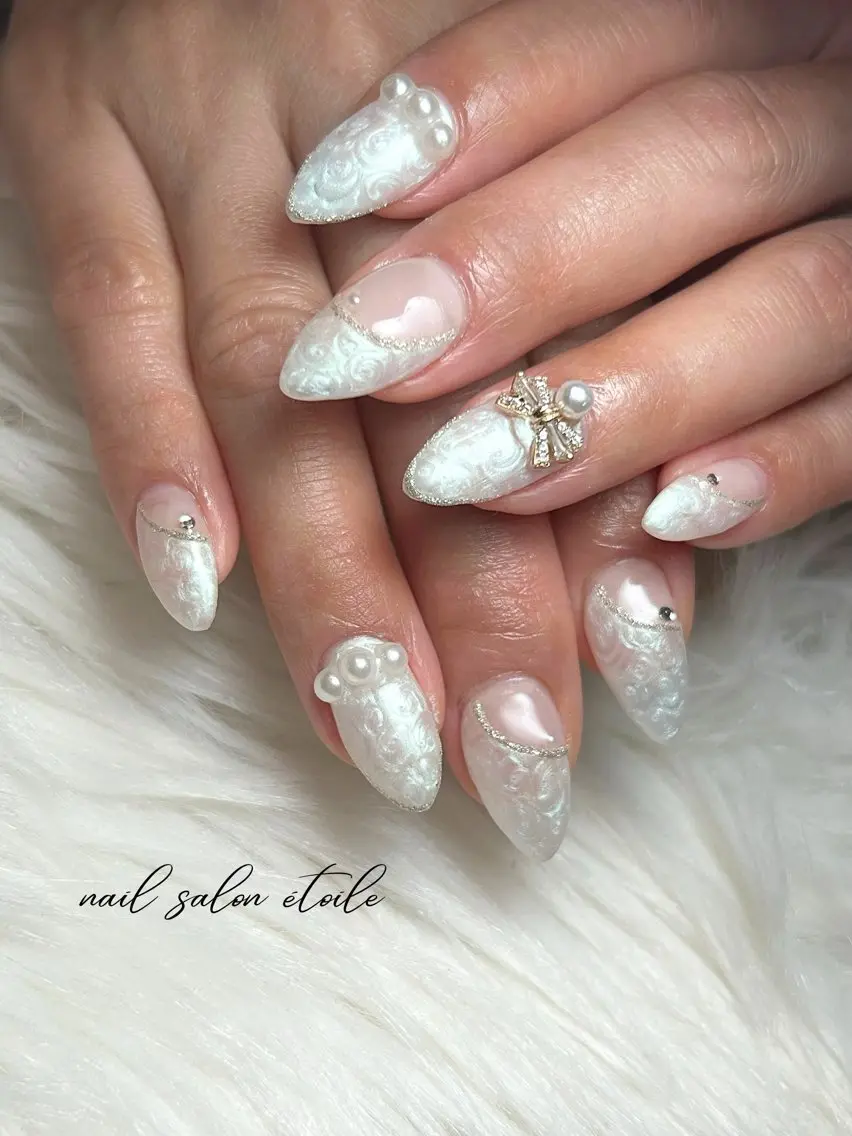ネイル ストーンネイル ブライダルネイル ホワイト ハンドネイル nail salon étoileのネイルデザイン