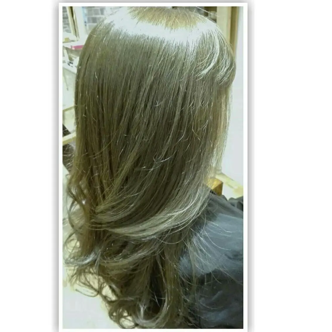 セミロング カラー パーマ ヘアアレンジ ネイル マツエク・マツパ ハイライトカラー 3Dハイライト ハイライト カット ヘアカラー トリートメント MEGUMI megumiのヘアスタイル